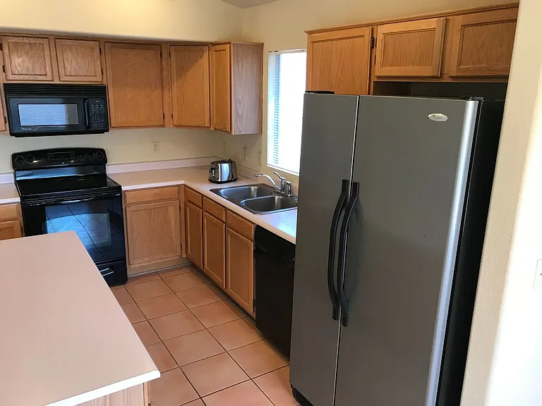741 W Hackamore St — Photo 10