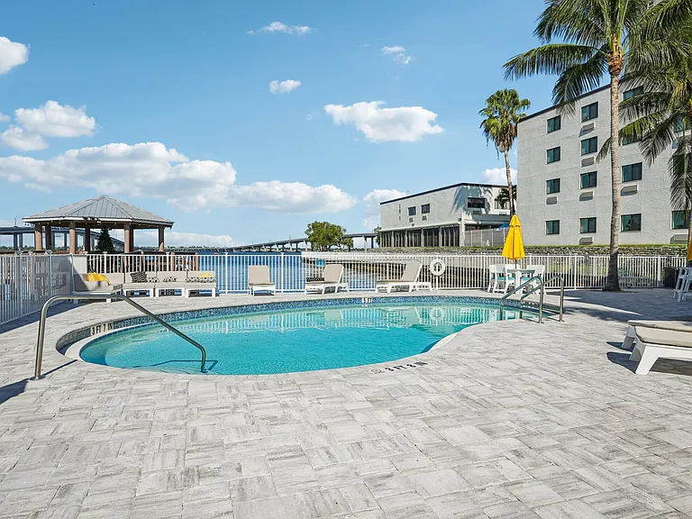 Riverwalk Apartments — Photo 15