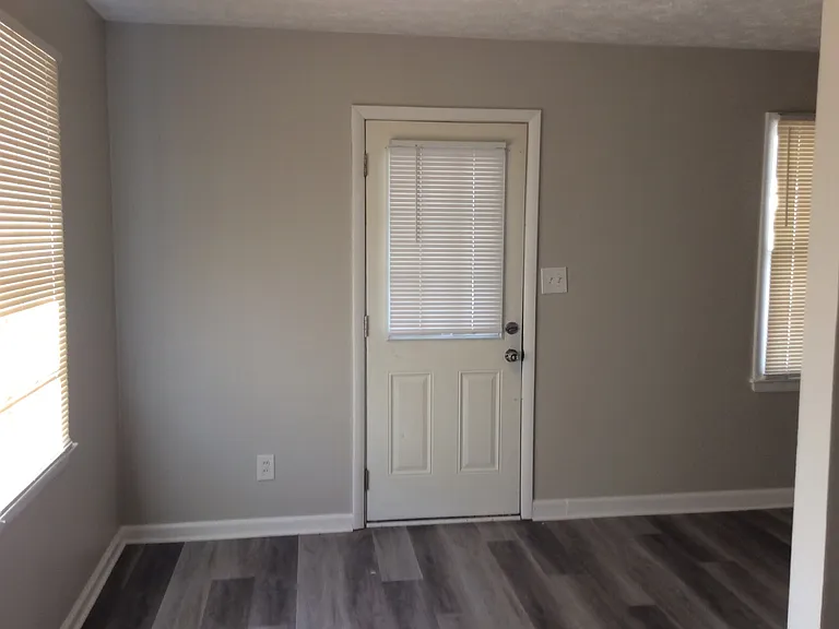6774 Valley Hill Ct — Photo 14