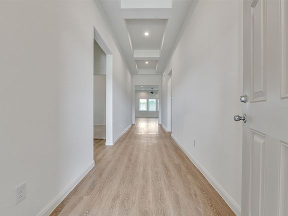 4th image of 3011 King Oak St