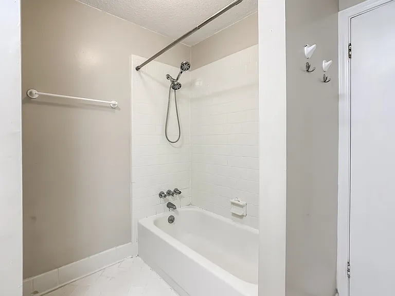 4239 Burtonwood Cir — Photo 17