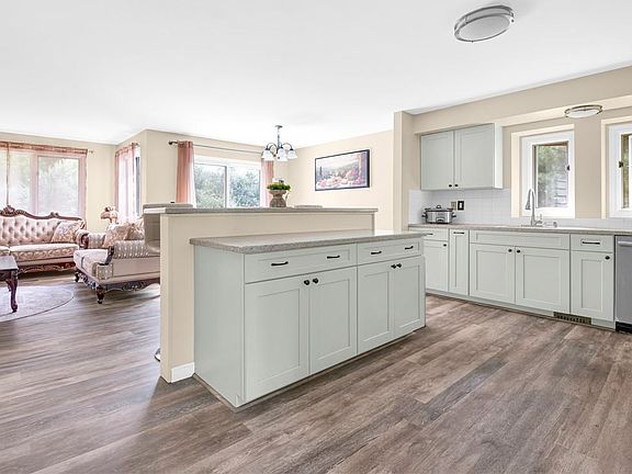 5th image of 12 Tamarac Dr #D