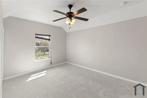 740 Sundrop Dr — Photo 4
