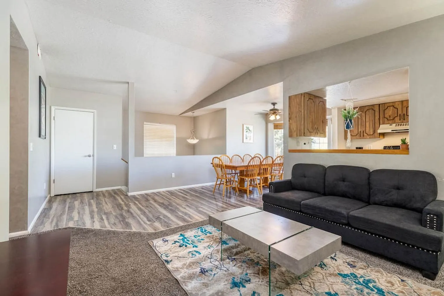5 bed, 2.0 bath, 1991 sqft, $4,488 — Photo 4