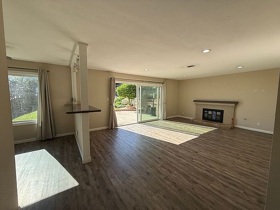 3rd image of 561 Houston Dr