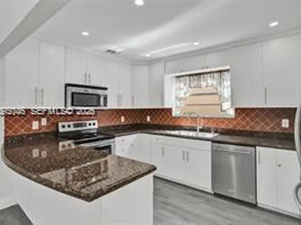 3074 SW 17th St, Miami, FL 33145