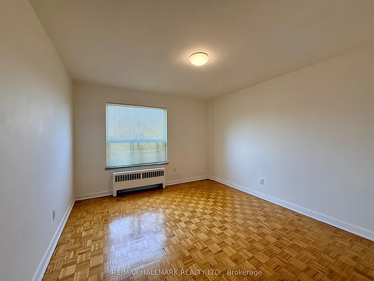 28 Upper Canada Dr #403 — Photo 7