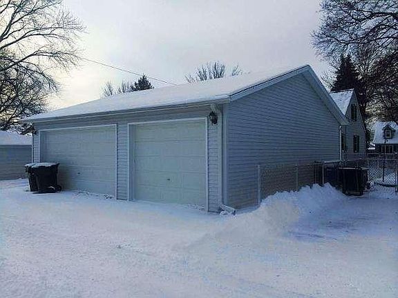 5th image of 1004 S 113th St