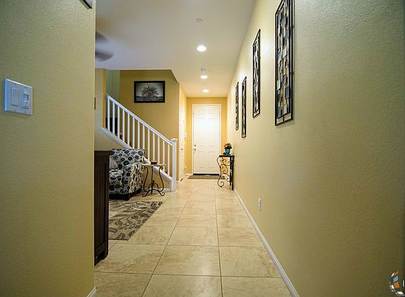 3rd image of 613 Desert Rose St