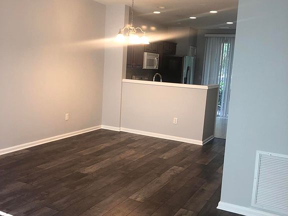 3rd image of 8057 Summerside Cir