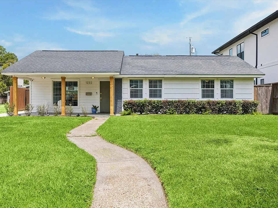 1232 Chantilly Ln