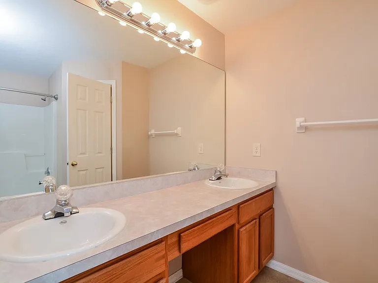 310 Country Lakes Cir — Photo 10