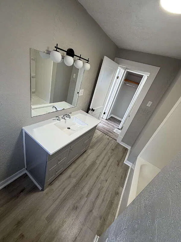 2 bed, 1.0 bath, $1,495 — Photo 3