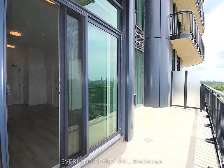 1185 Dupont St #1105 — Photo 27