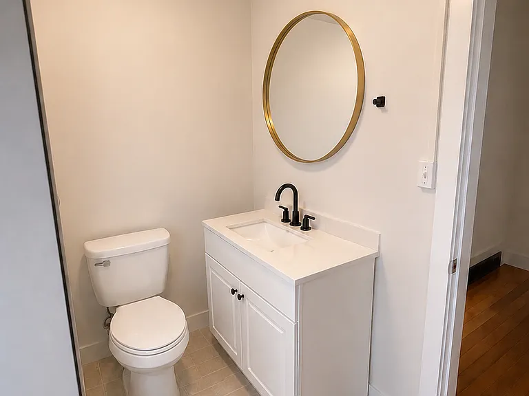 216 W Clark St — Photo 6