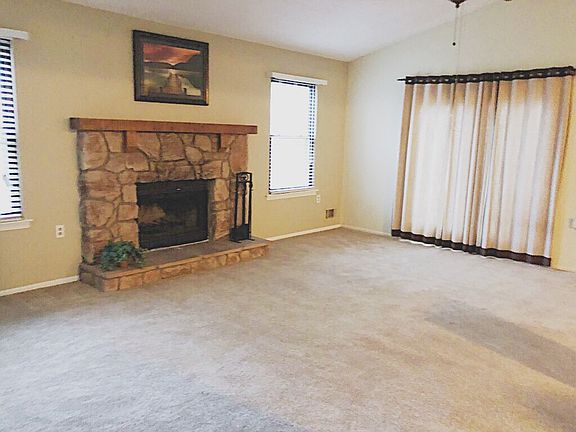 4th image of 121 Oak Hill Dr