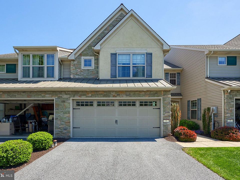 1st image of 9 Rebecca Dr