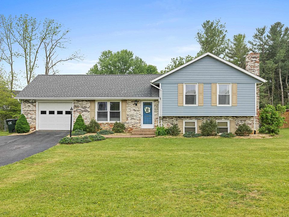 1st image of 183 Cambridge Dr