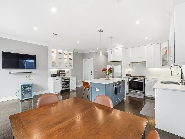 391 Lincoln Ave — Photo 5