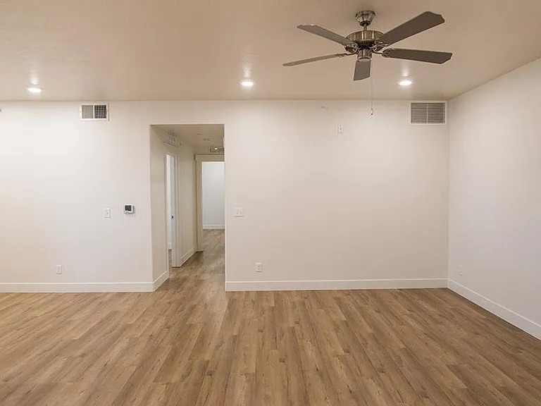 TRAIL HOLLOW APARTMENTS — Photo 8