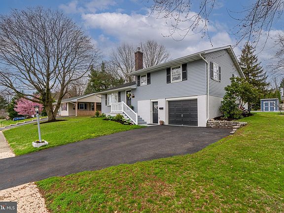 2nd image of 17 Briarcliff Rd