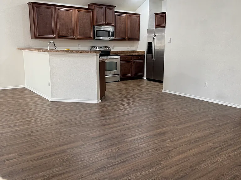 1006 Lancashire Ln — Photo 7