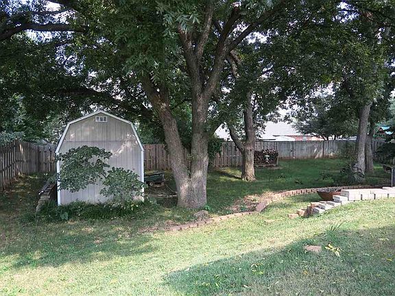 4th image of 1001 S Pecan Hill St