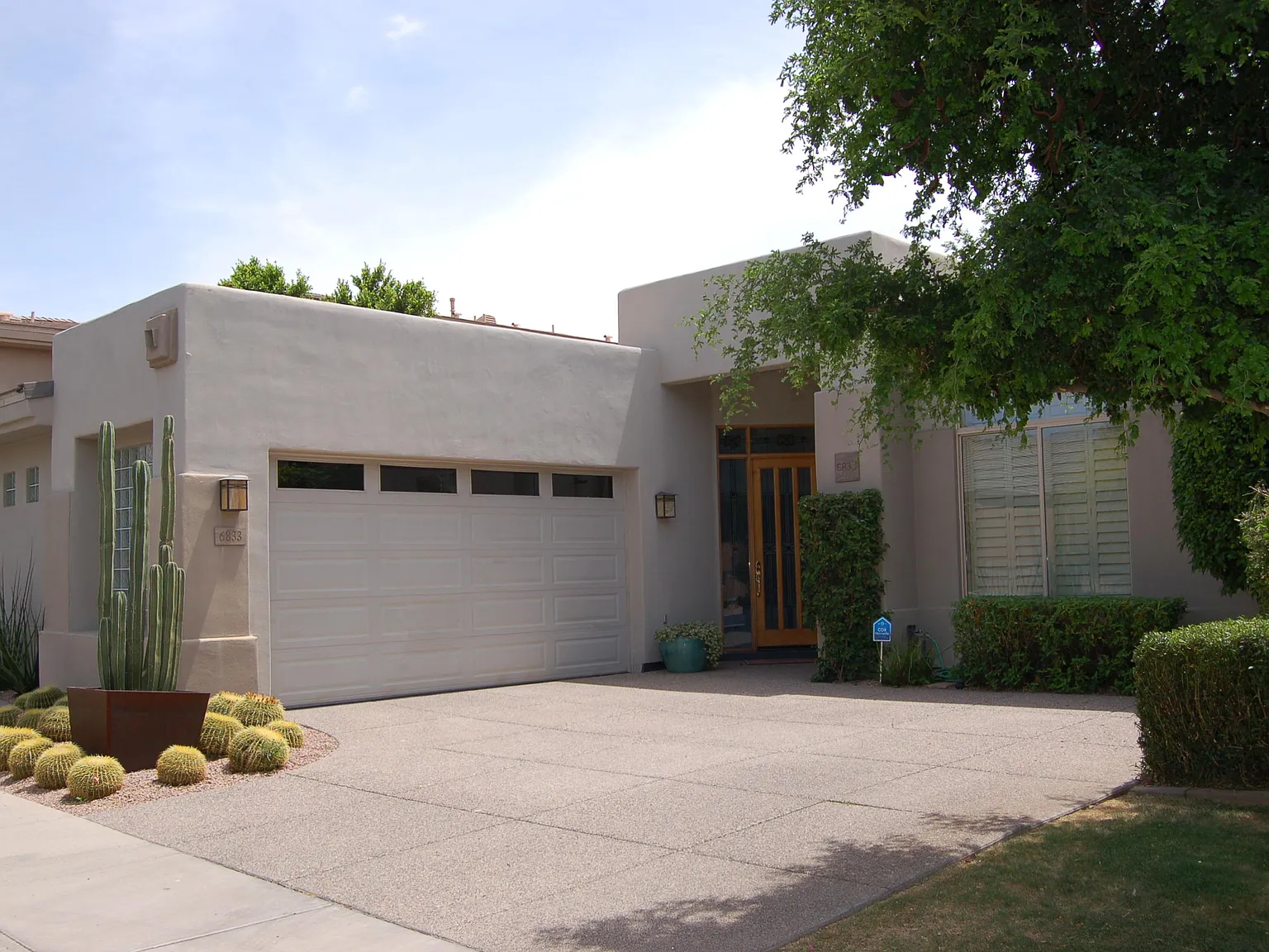 3 bed, 2.0 bath, 2355 sqft, $4,000 — Photo 4