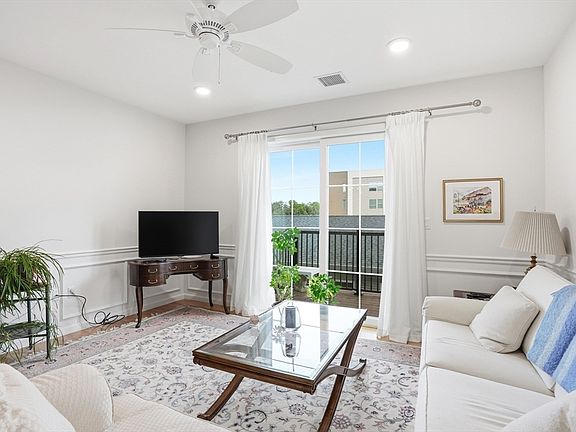 5th image of 45 Plaza Way Unit 208