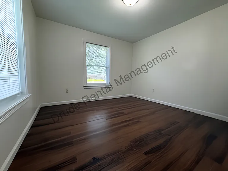 30121 Julia St — Photo 4