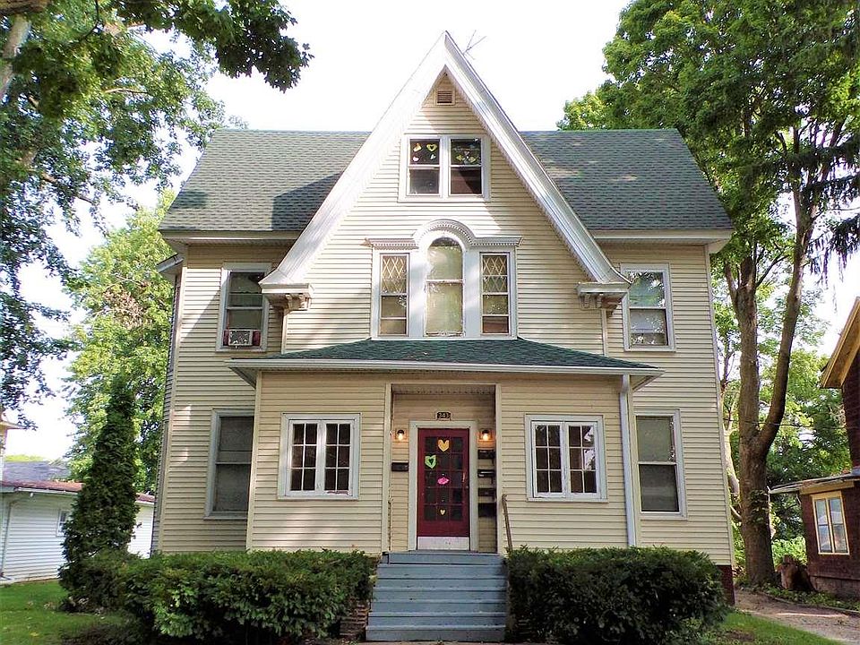 1st image of 343 E Grove St