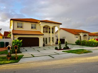 9101 NW 145th Ln, Miami Lakes, FL 33018