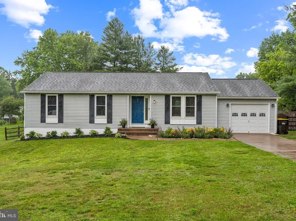 8 Cedar Ln, Doylestown, PA 18901