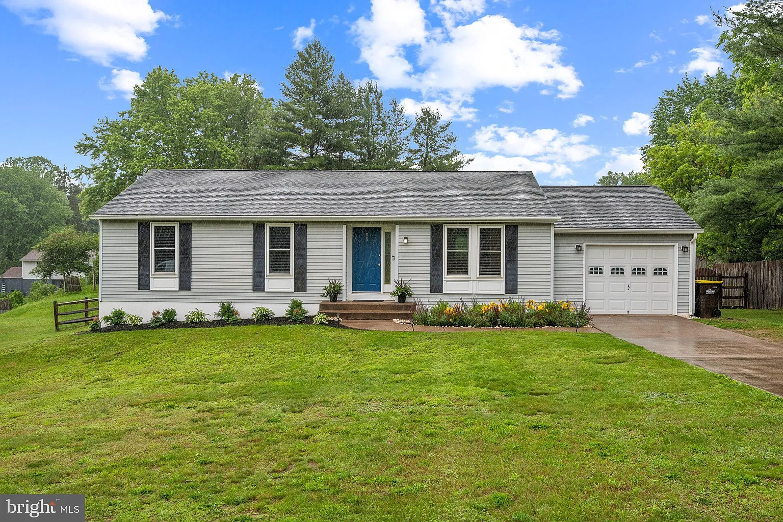8 Cedar Ln photo 1