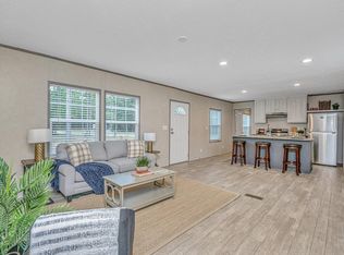 111 Sandy Oaks, Cross, SC 29436