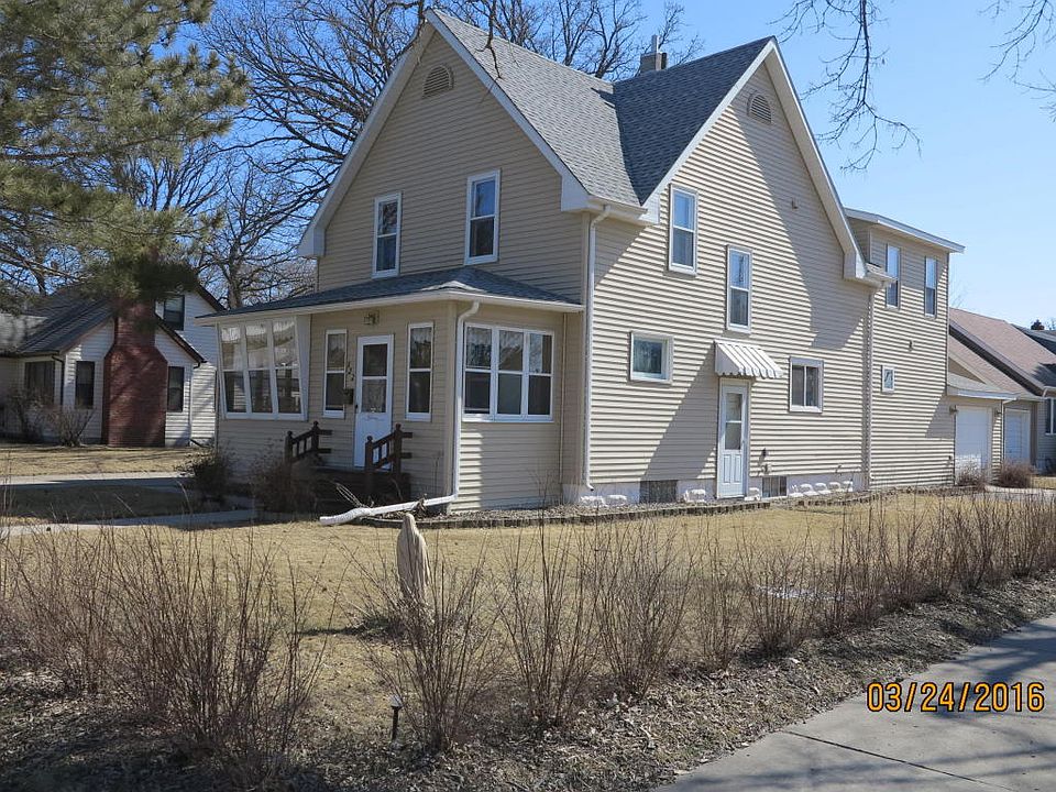 1st image of 322 2nd St W