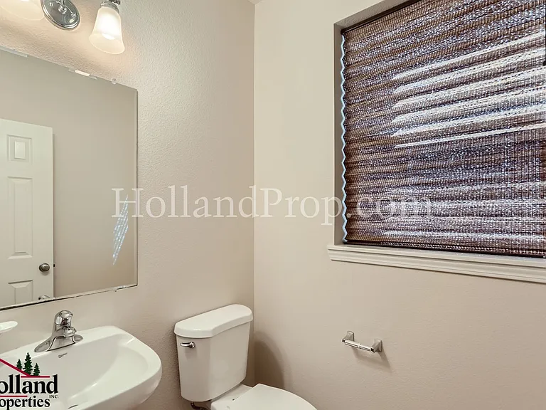 1094 SE Alika Ave — Photo 14