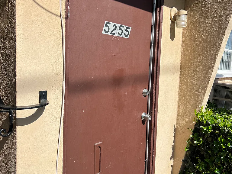 5255 Denny Ave — Photo 21