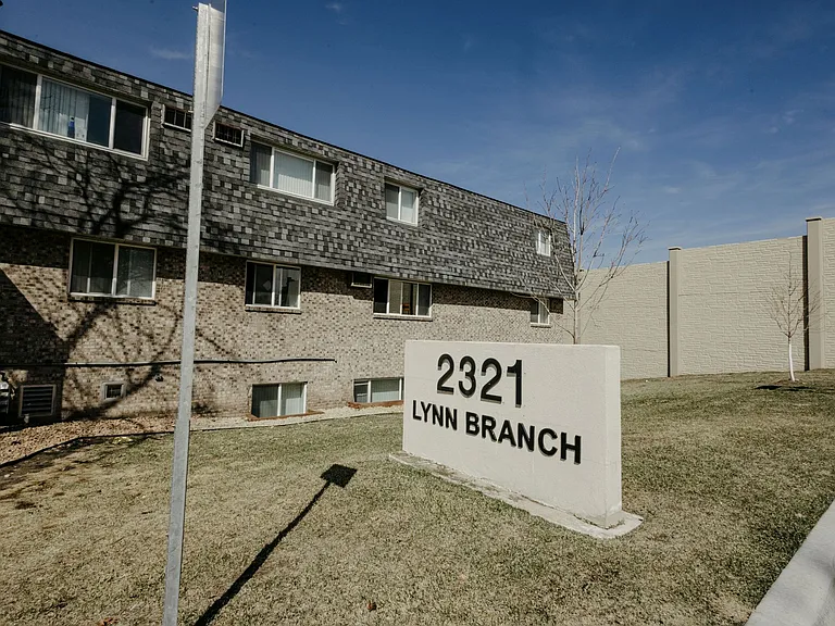 Cove Apartments — Photo 36