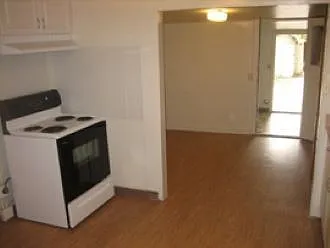 438 Dewitt Ave — Photo 4