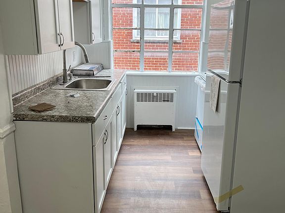 5th image of 2930 Harrison Ave APT 4