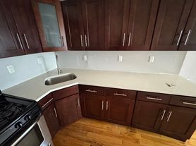 283-285 Hawthorne Ave