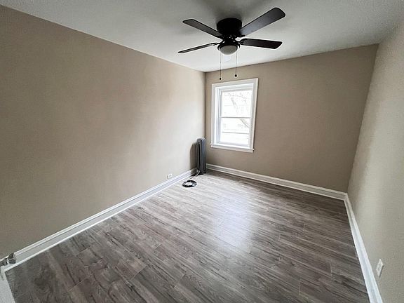 3rd image of 5834 W Barry Ave #2E