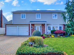 2848 Clubhouse Rd, Merrick, NY 11566