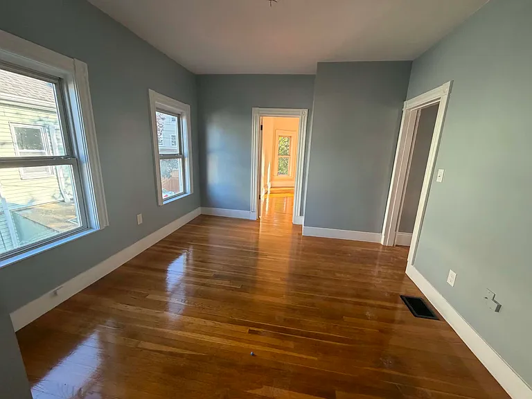 55 Adams Ave — Photo 8
