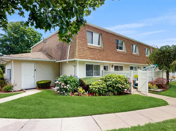 172 Storm Drive, Holtsville, NY 11742