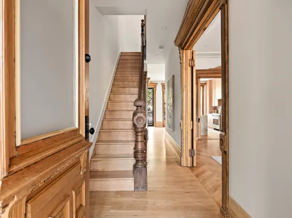 569 Monroe Street image 10 of 23