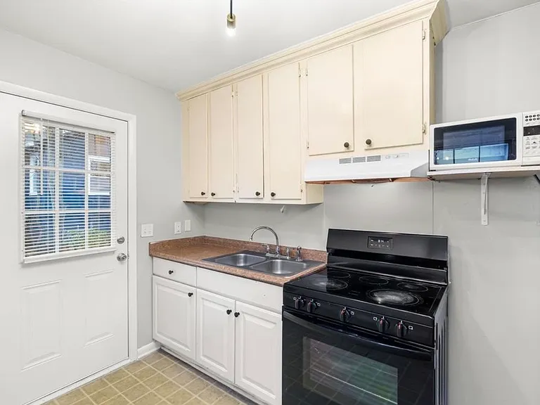 319 Morton Ave #A — Photo 7