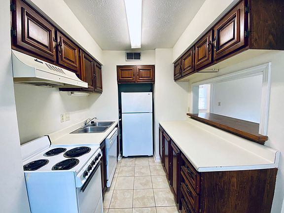 3rd image of 204 Goodman Pl #B
