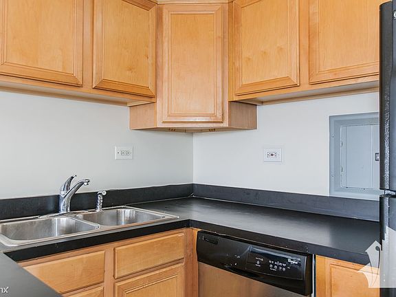 2018_04_16_6030_N_Sheridan_Unit_1505_ENHANCED_05